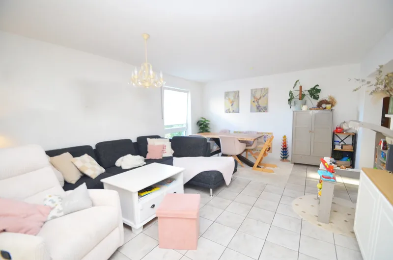 Toll geschnittene 3-Zimmer-Wohnung mit Loggia und Stellplatz!